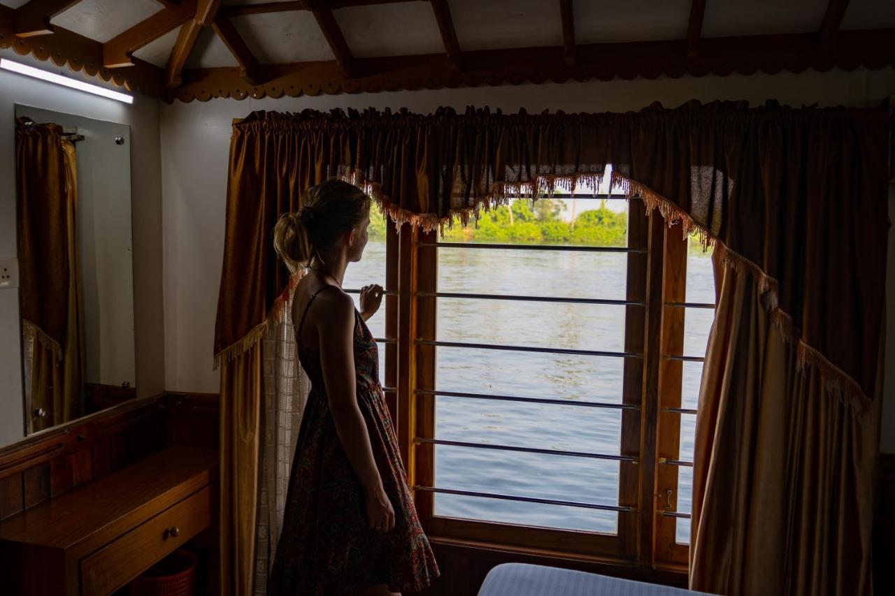 Kera Houseboats Alleppey Botel