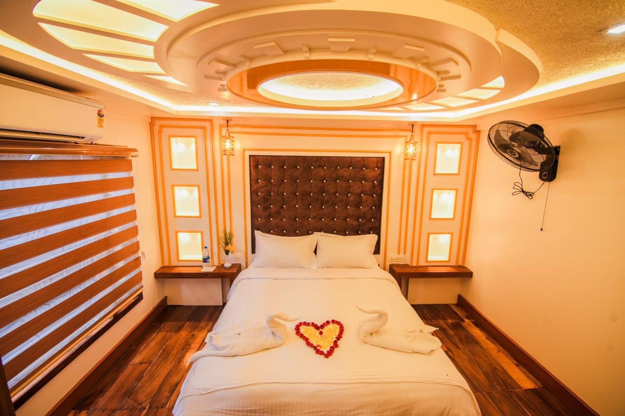 Kera Houseboats Alleppey Botel Alappuzha