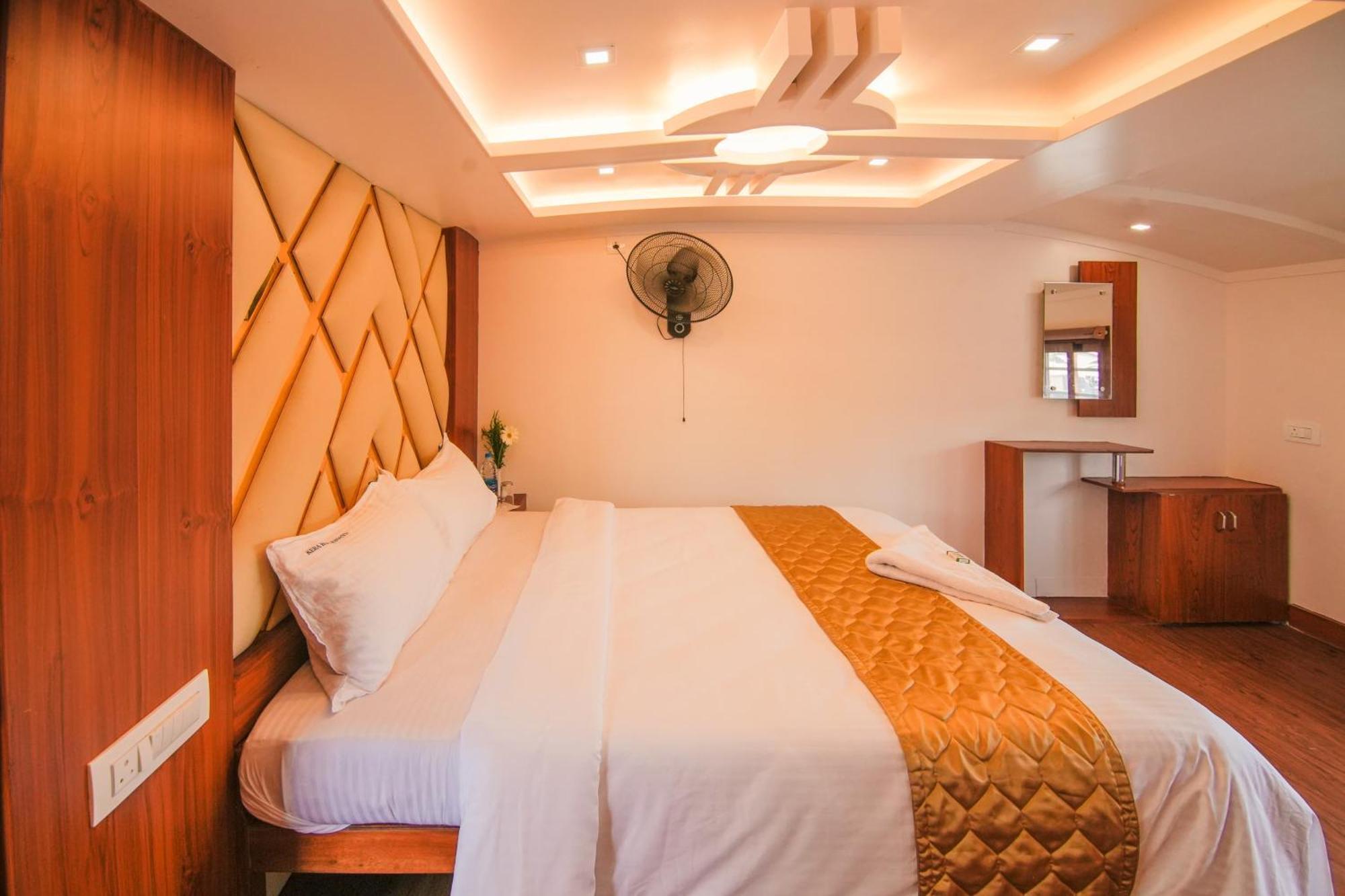 Kera Houseboats Alleppey Botel