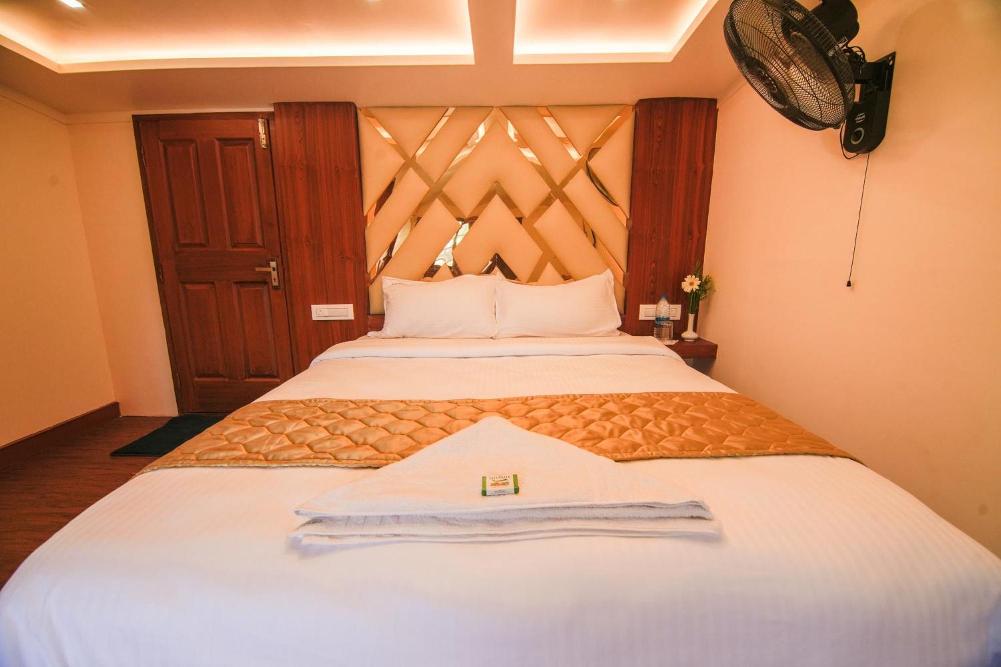 Botel Kera Houseboats Alleppey
