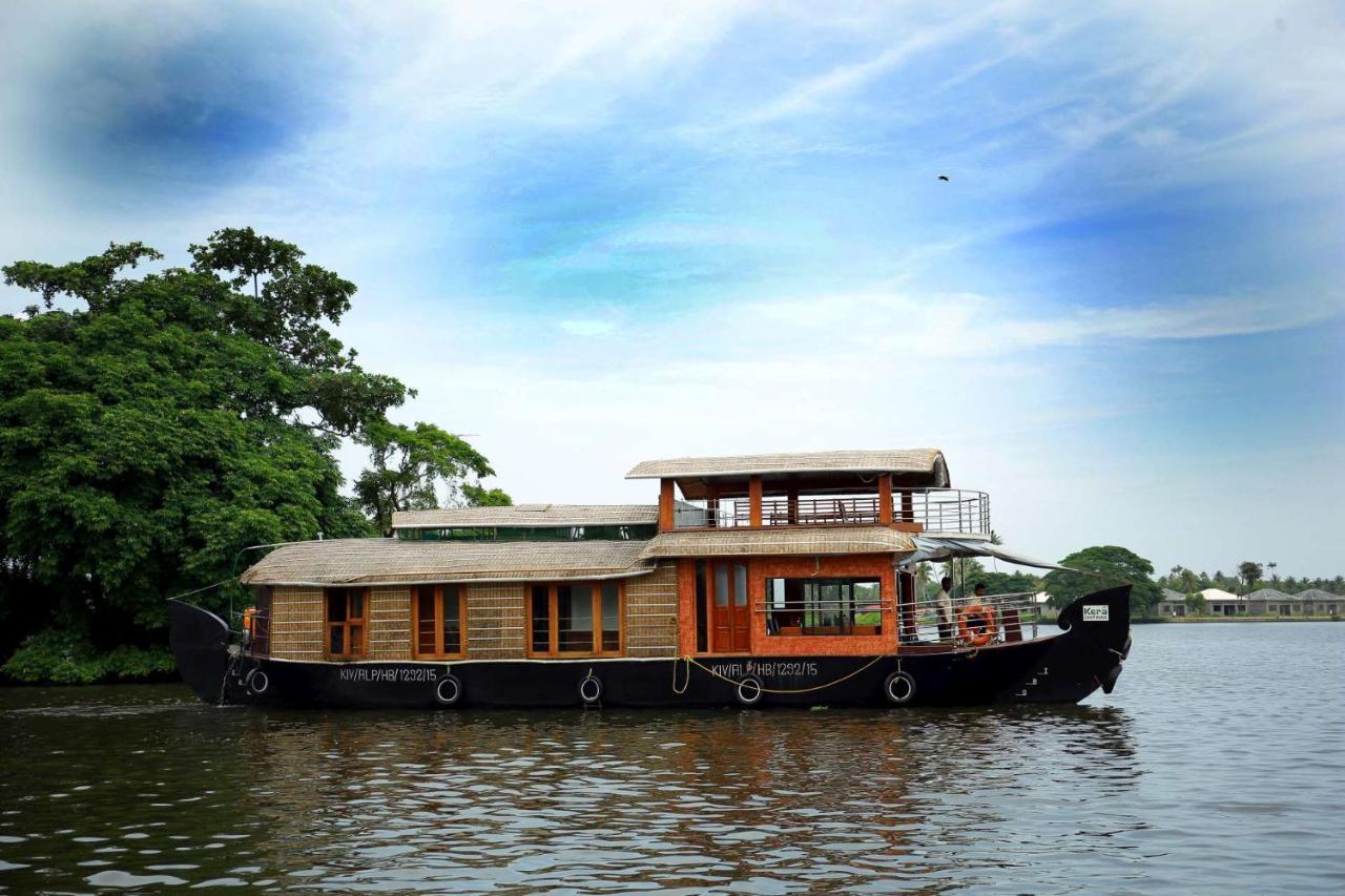 Kera Houseboats Alleppey Botel