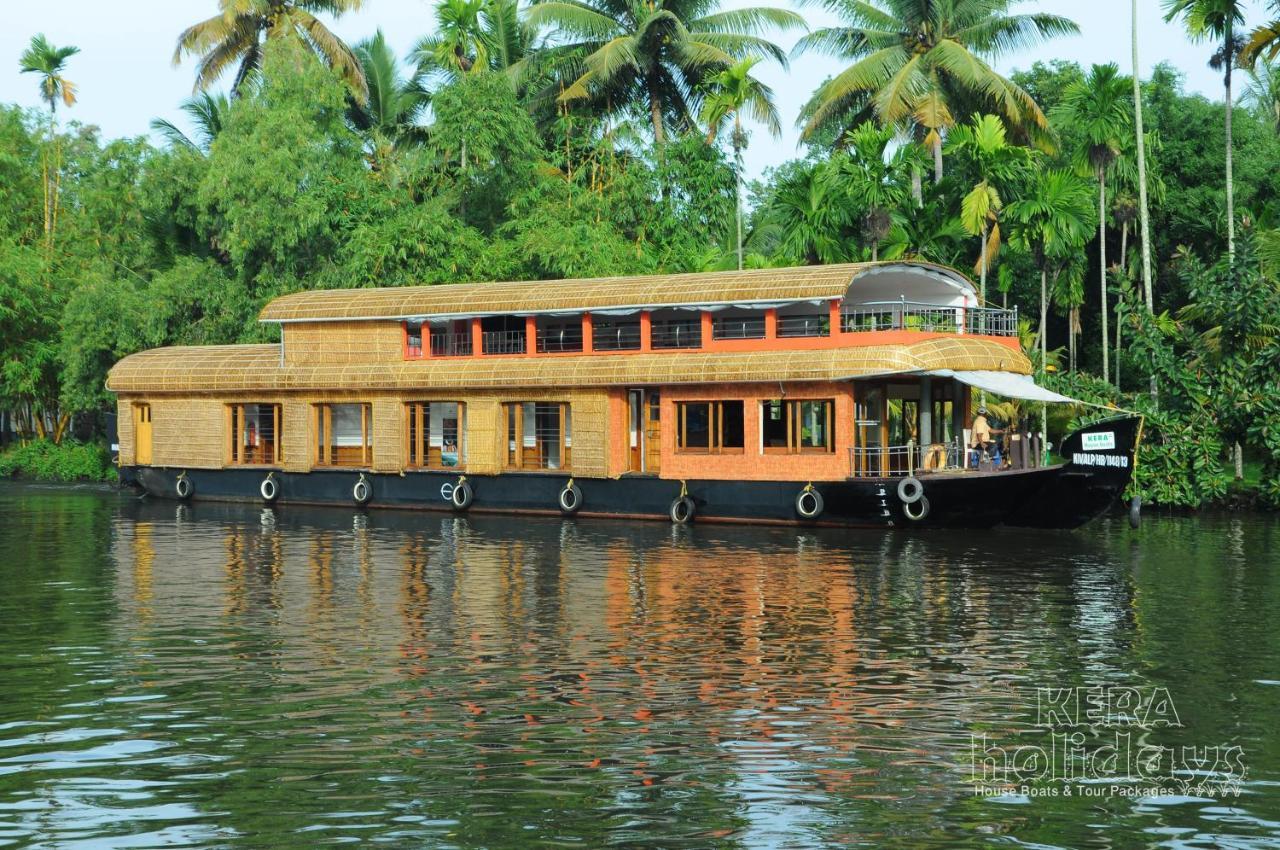 Kera Houseboats Alleppey Botel *