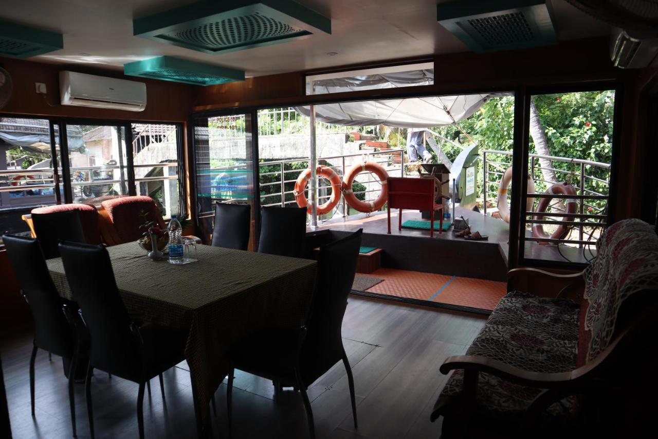 Kera Houseboats Alleppey *